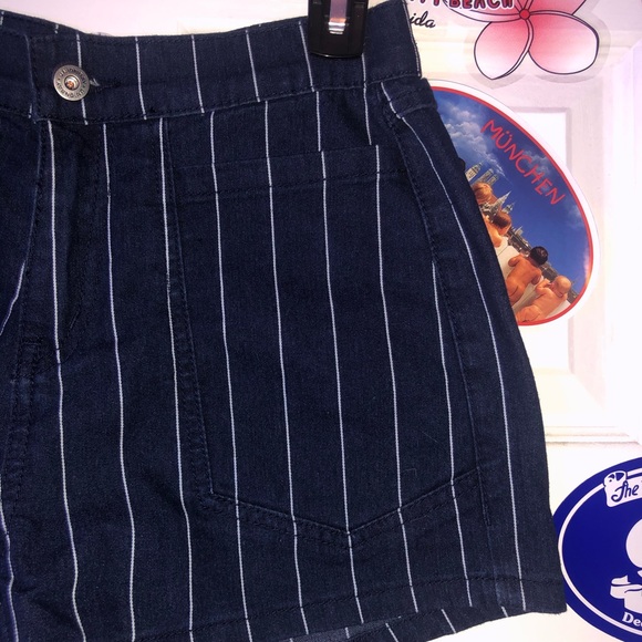 HIGH RISE, STRIPED JEAN SHORTS!!🔥🔥 - Picture 2 of 5